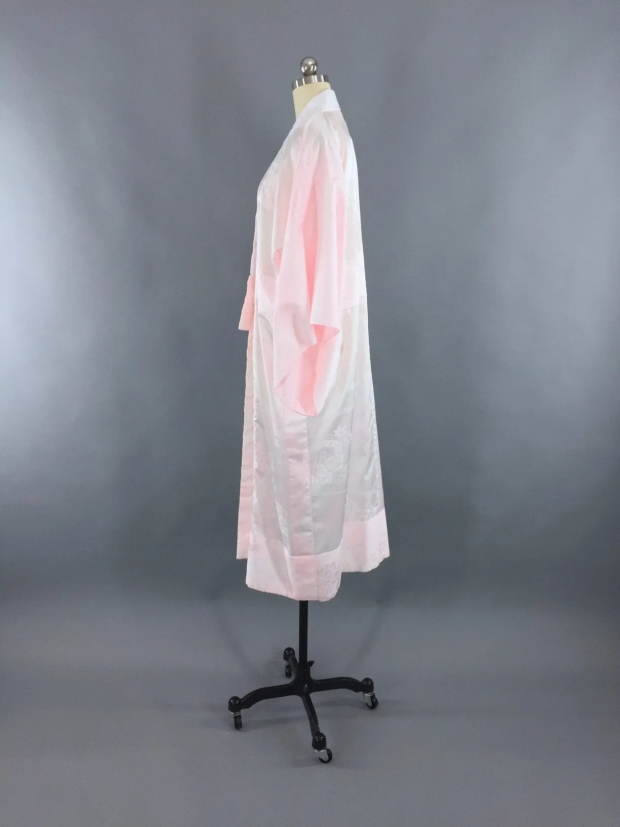 1970s Vintage Kimono Robe / Pale Pink Satin