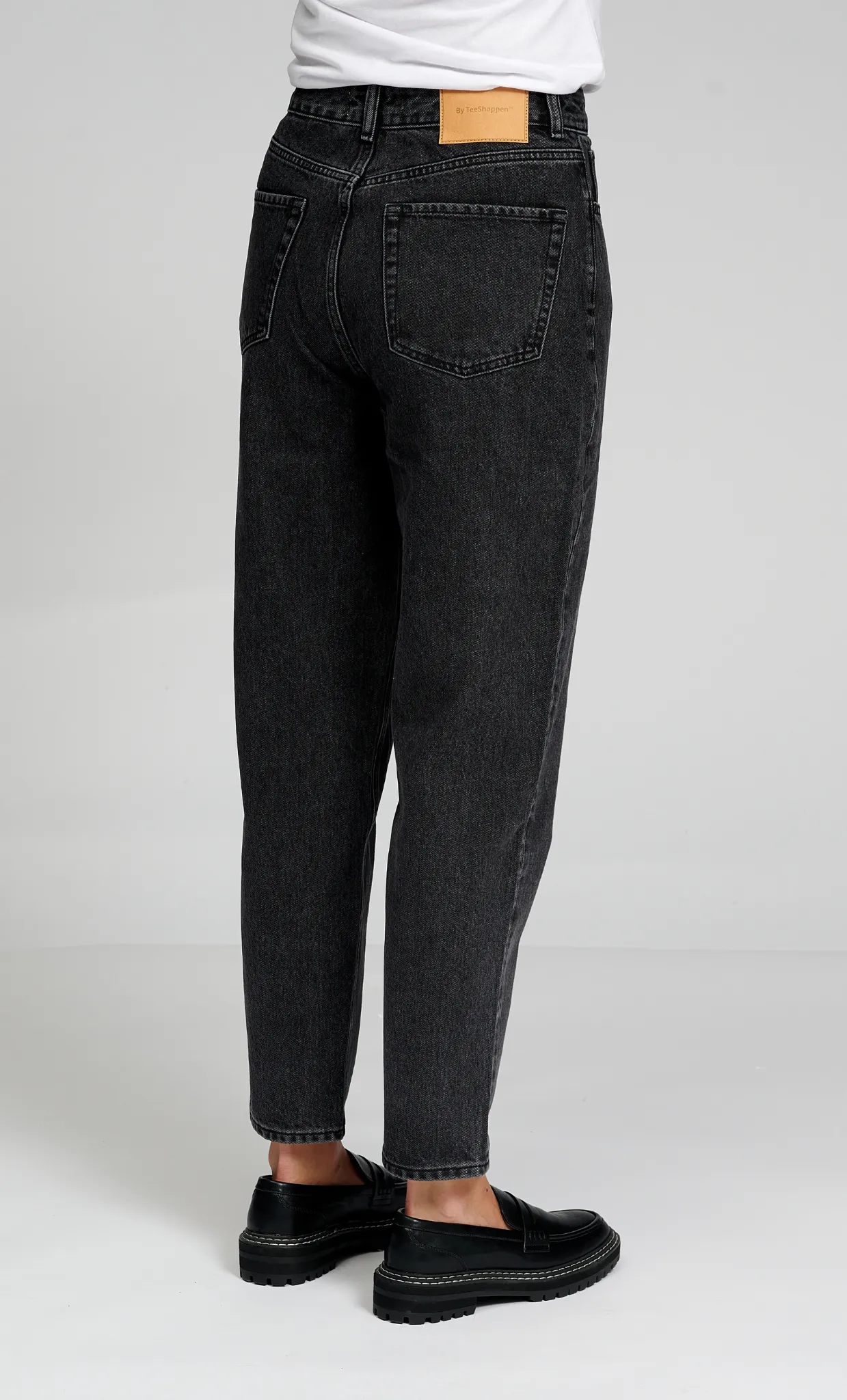 De Originale Performance Mom Jeans - Washed Black Denim