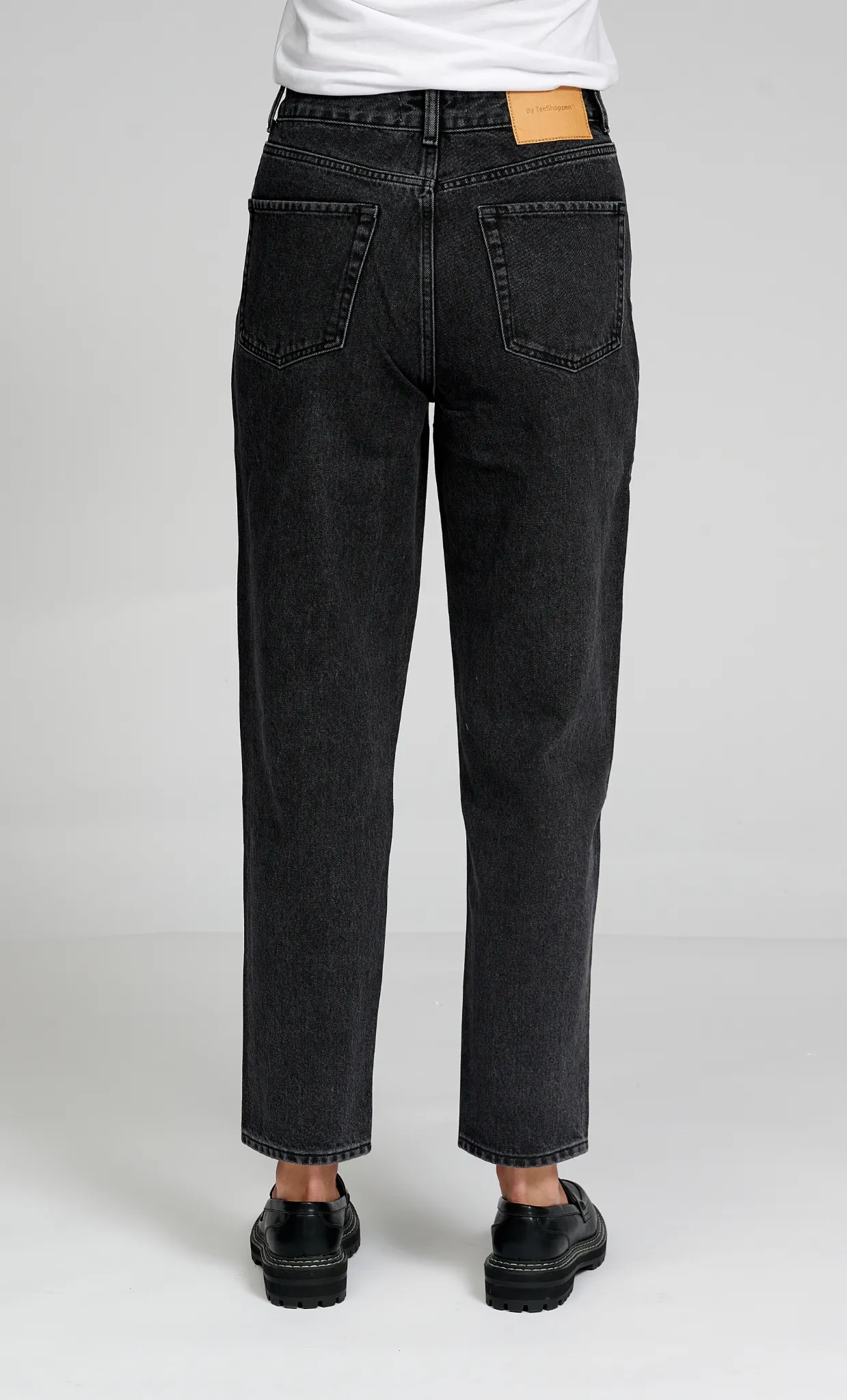 De Originale Performance Mom Jeans - Washed Black Denim